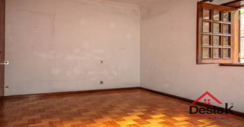 Quintinha com terreno de 3.060 m² situada em Santo Tirso, Roriz, Porto