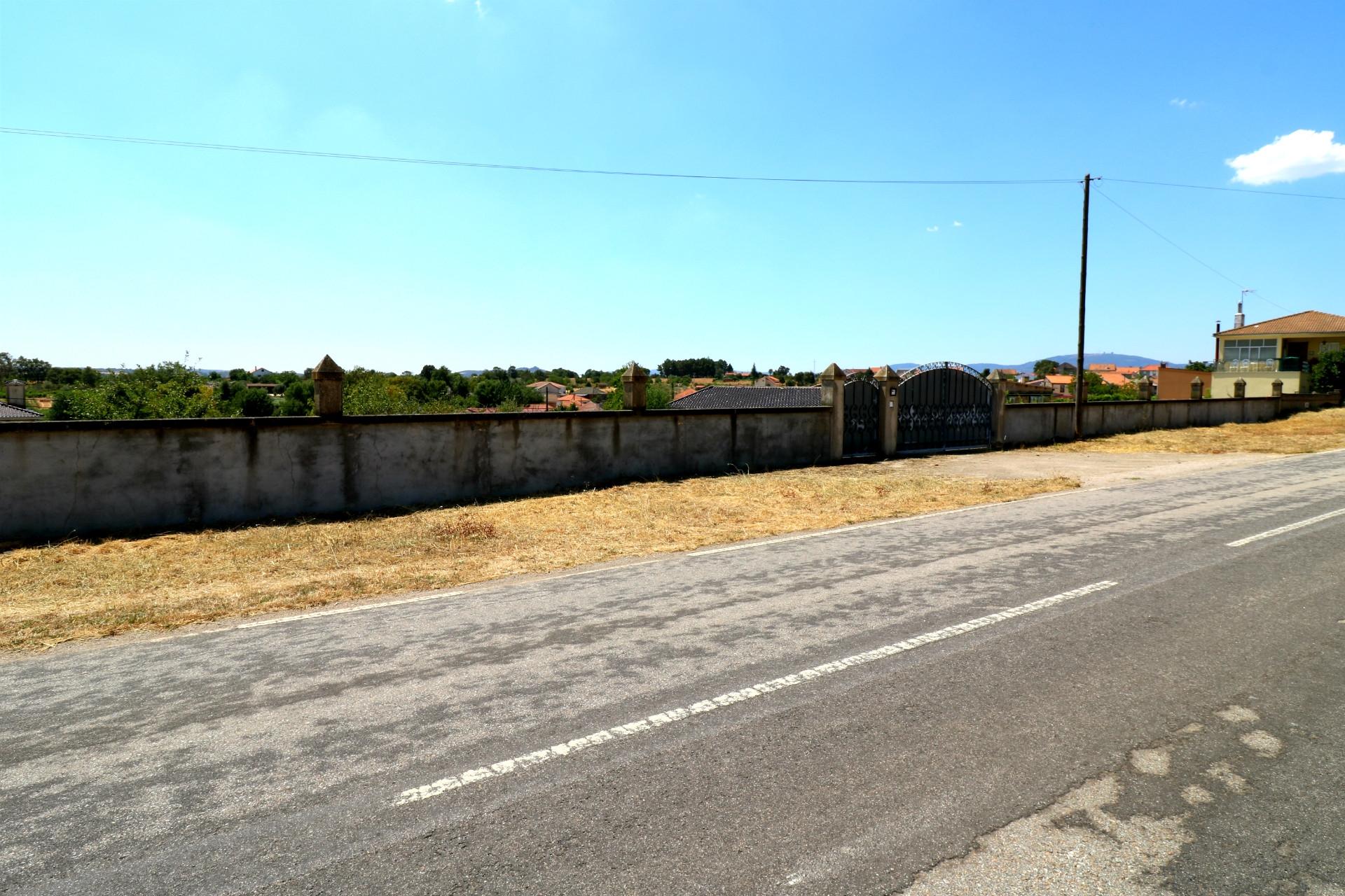 Moradia Isolada T4 Venda em Parada e Faílde,Bragança