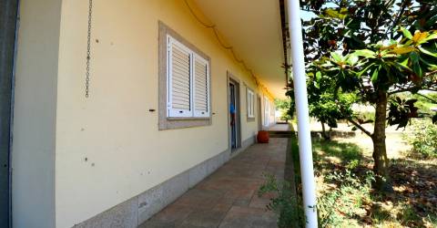 Moradia Isolada T4 Venda em Parada e Faílde,Bragança