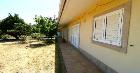 Moradia Isolada T4 Venda em Parada e Faílde,Bragança