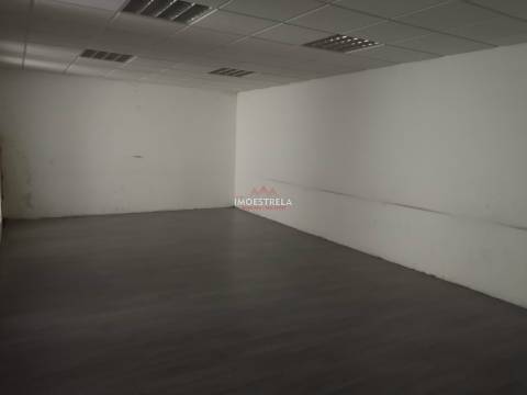 Possível conversão em 2 apartamentos