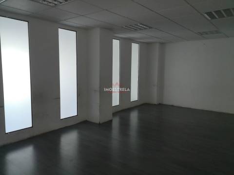 Possível conversão em 2 apartamentos