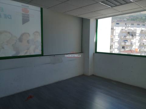 Possível conversão em 2 apartamentos