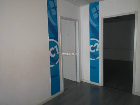 Possível conversão em 2 apartamentos