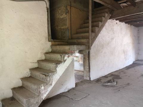 Edifício comercial/industrial em Seia