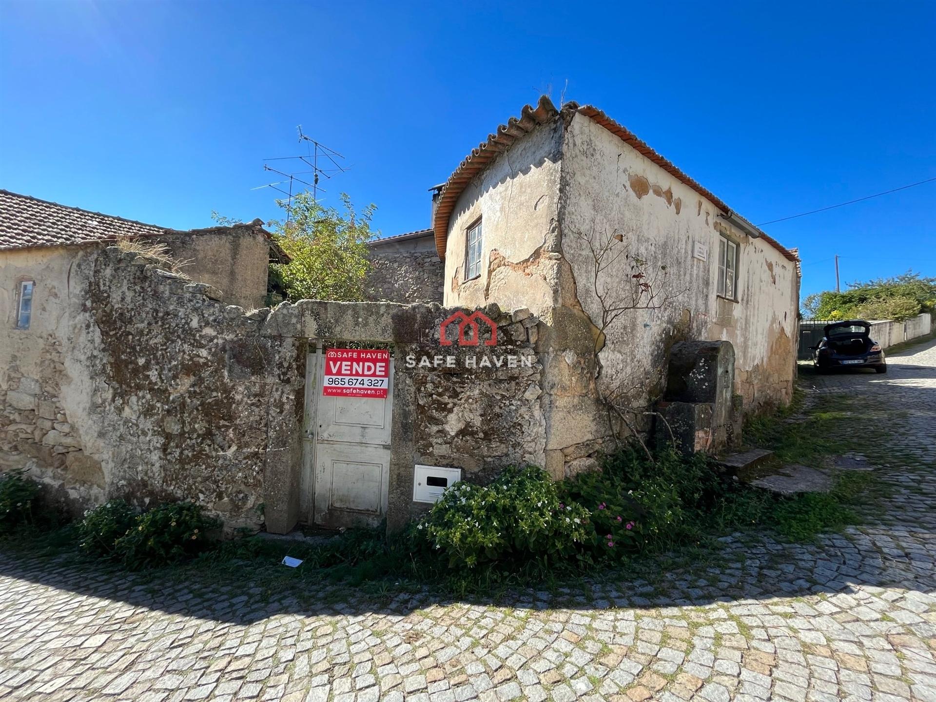 Moradia Devoluta T2 Venda em Santiago de Cassurrães e Póvoa de Cervães,Mangualde