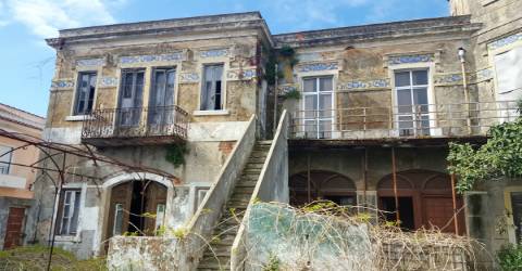 Palacete para restaurar no Samouco