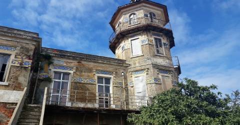 Palacete para restaurar no Samouco