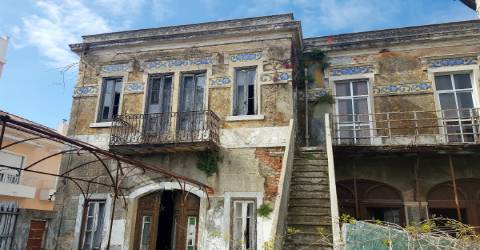 Palacete para restaurar no Samouco