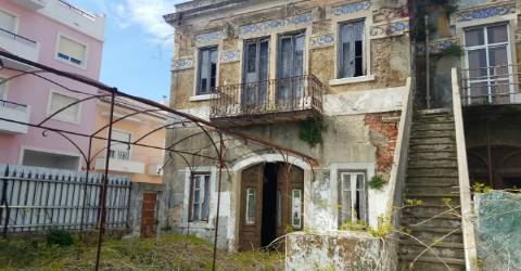Palacete para restaurar no Samouco