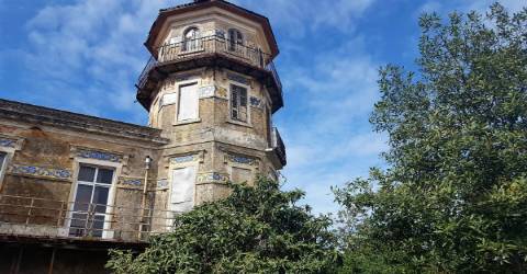 Palacete para restaurar no Samouco