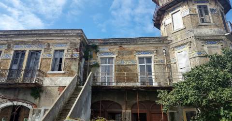 Palacete para restaurar no Samouco