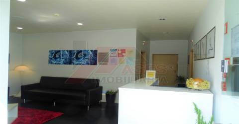 PRÉDIO COM 3 FRAÇÕES NO CENTRO DE CELORICO DE BASTO!