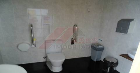 PRÉDIO COM 3 FRAÇÕES NO CENTRO DE CELORICO DE BASTO!