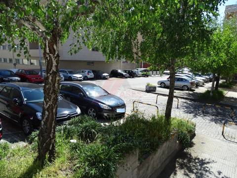 GARAGEM FECHADA EM GUIMARÃES!