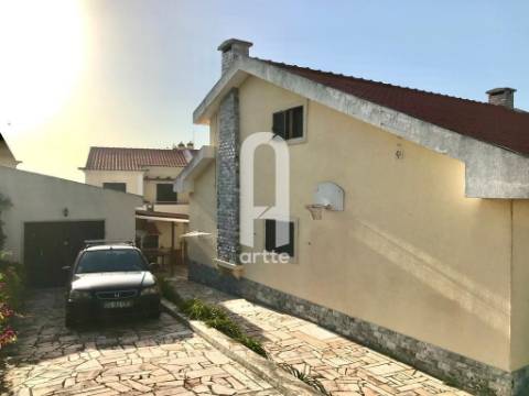 Moradia V5+1 isolada em Carvoeira, Mafra