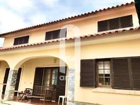 Moradia V5+1 isolada em Carvoeira, Mafra