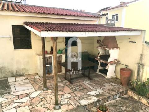 Moradia V5+1 isolada em Carvoeira, Mafra