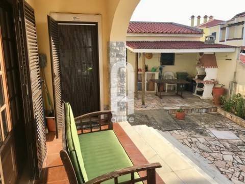 Moradia V5+1 isolada em Carvoeira, Mafra