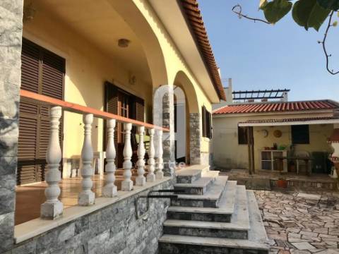 Moradia V5+1 isolada em Carvoeira, Mafra