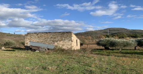 Terreno rústico com viabilidade de construção