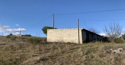 Terreno rústico com viabilidade de construção