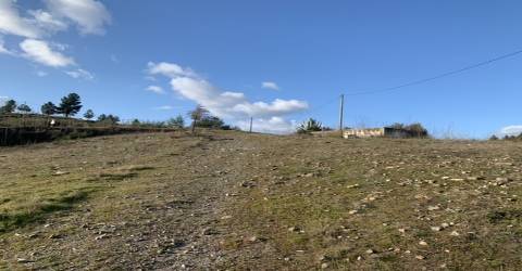 Terreno rústico com viabilidade de construção