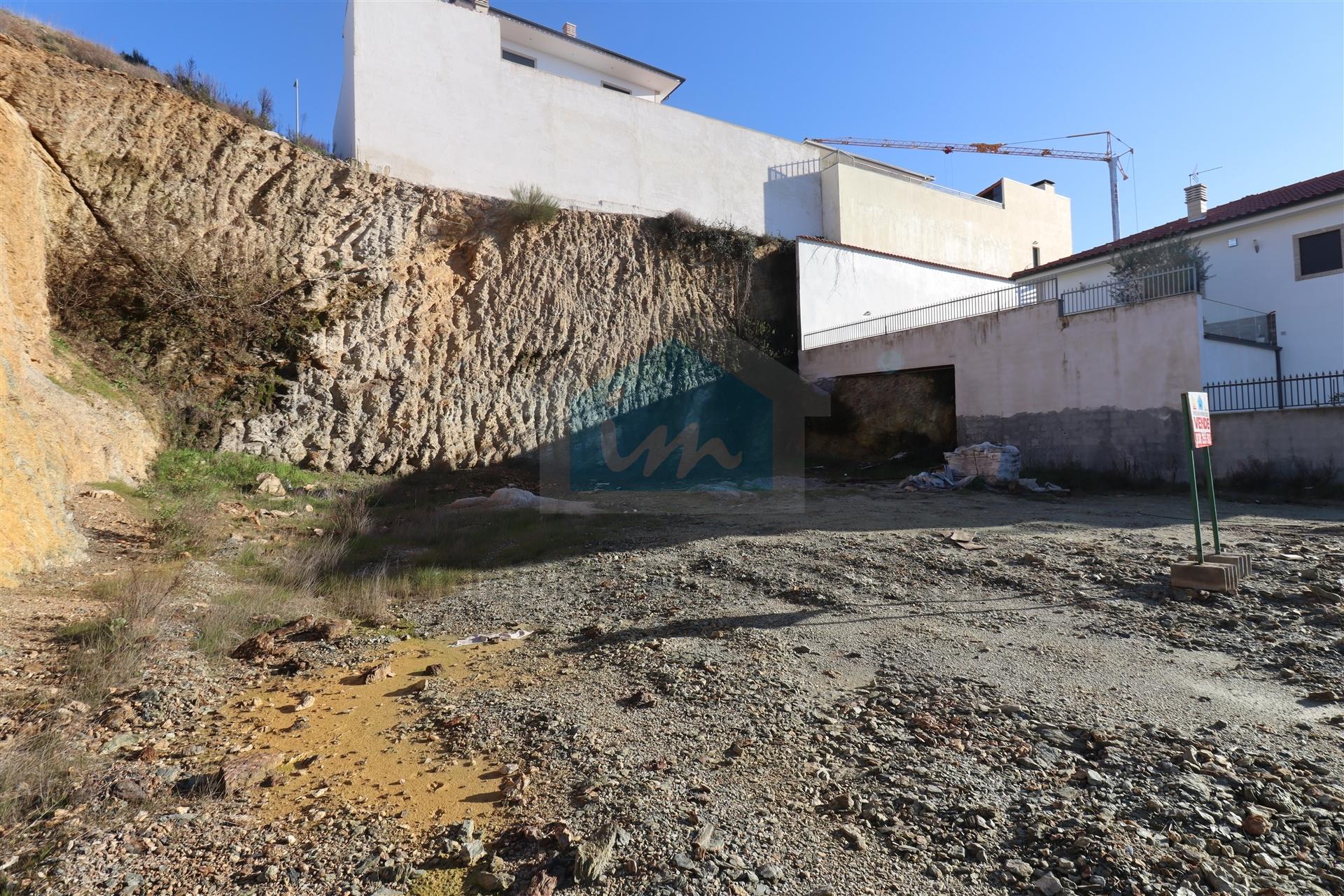 Lote de Terreno Desaterrado Para Venda em Mirandela