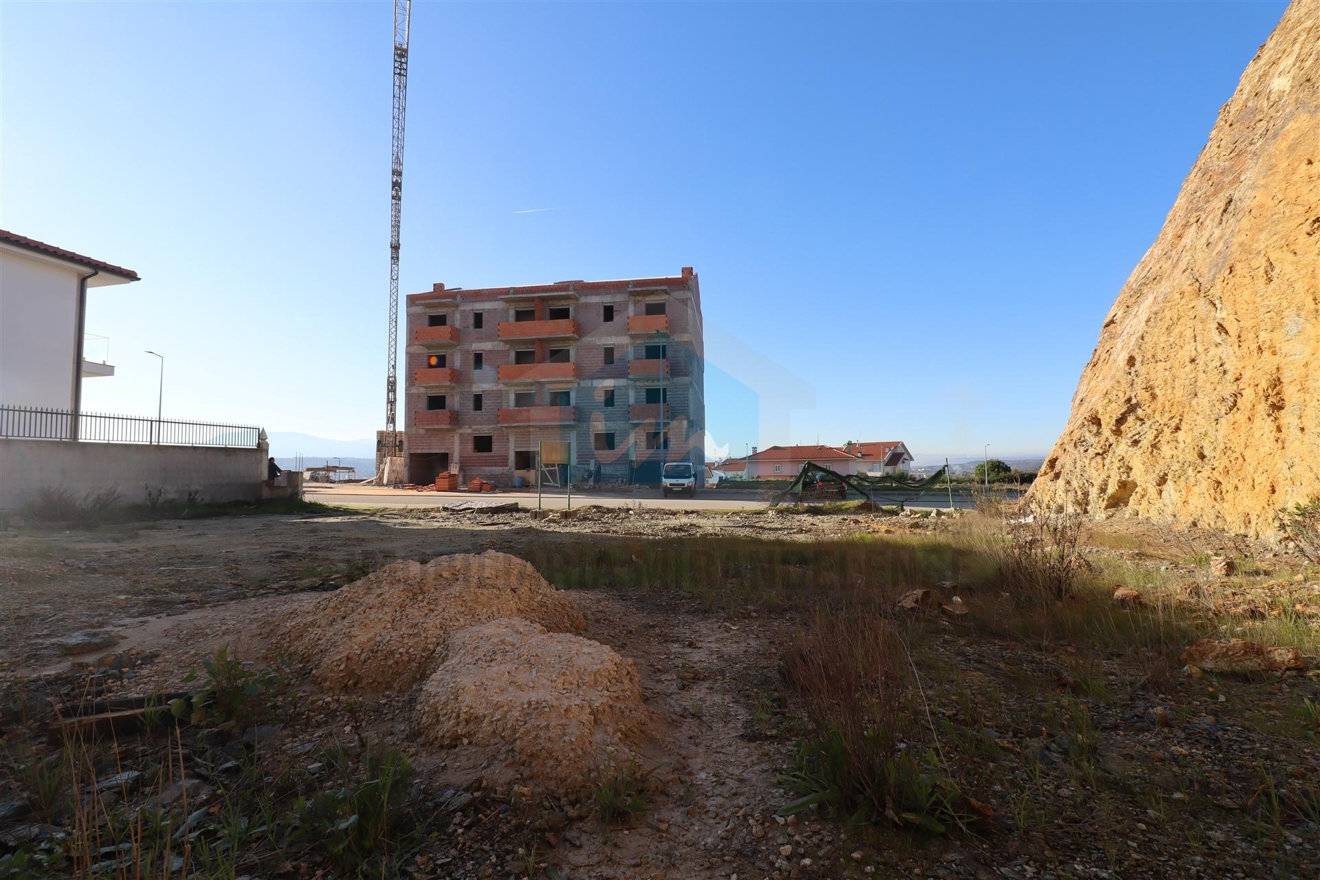 Lote de Terreno Desaterrado Para Venda em Mirandela