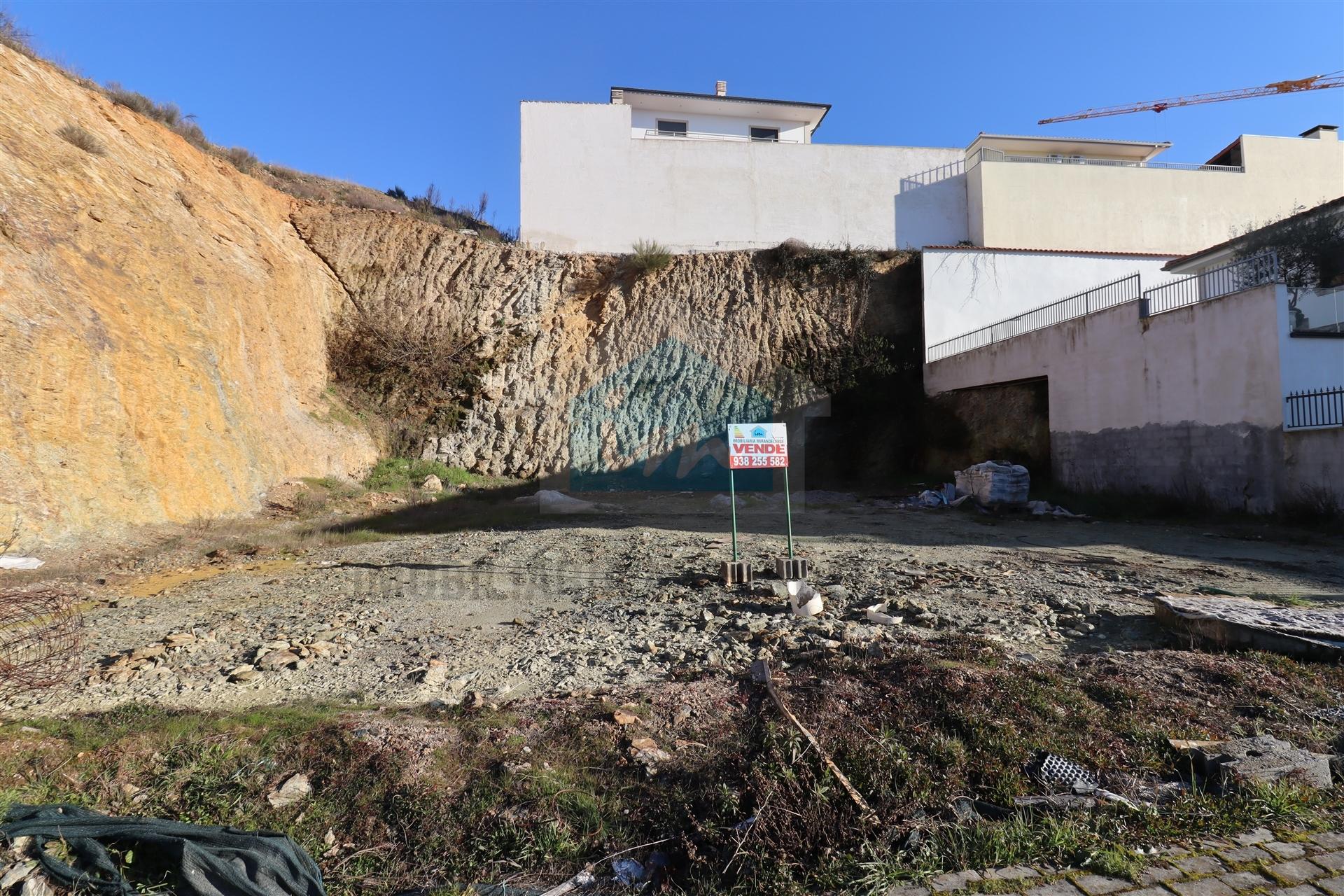 Lote de Terreno Desaterrado Para Venda em Mirandela