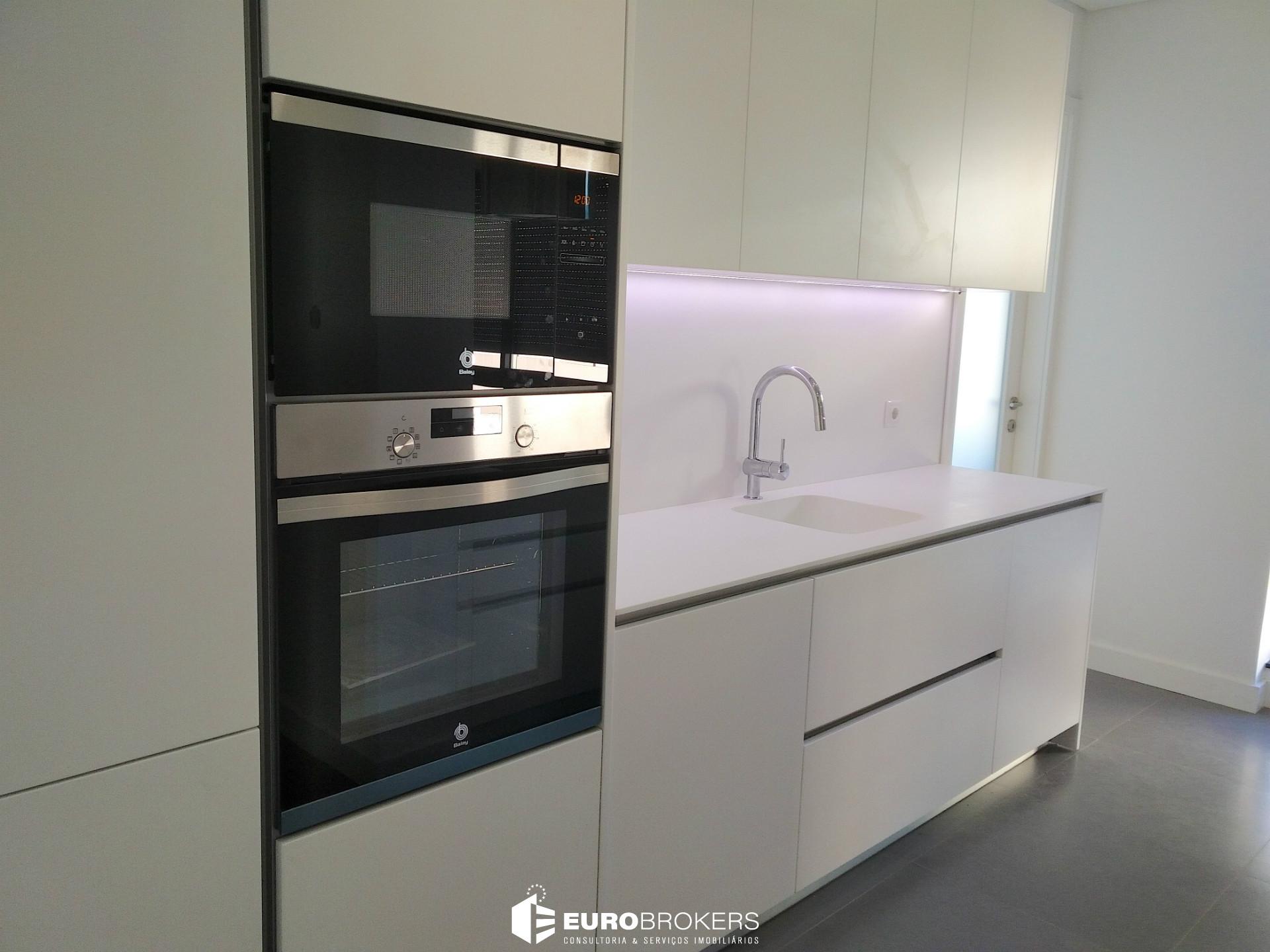 Apartamento T4 à Rotunda da Boavista