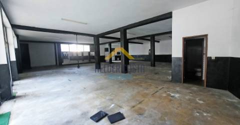 Armazém  Venda em Caldas de Vizela (São Miguel e São João),Vizela