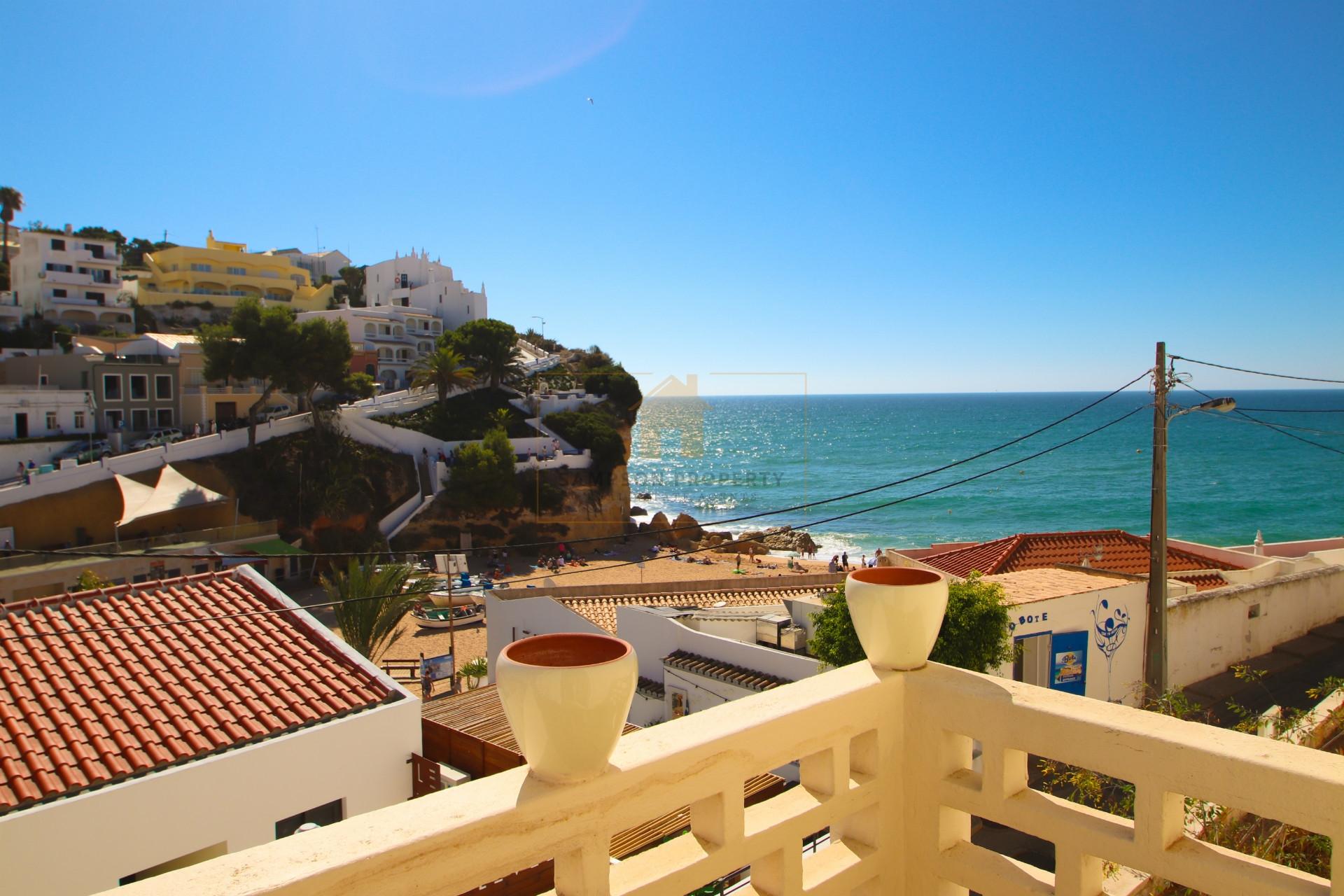 Para venda, restaurante/bar com vista mar e alojamento no coração de Carvoeiro