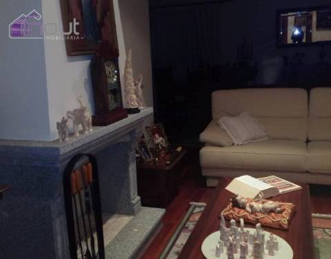 Moradia T4 Venda em Celorico (São Pedro e Santa Maria) e Vila Boa do Mondego,Celorico da Beira