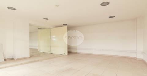 Loja na Avenida da Boavista * Centro comercial