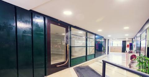 Loja na Avenida da Boavista * Centro comercial