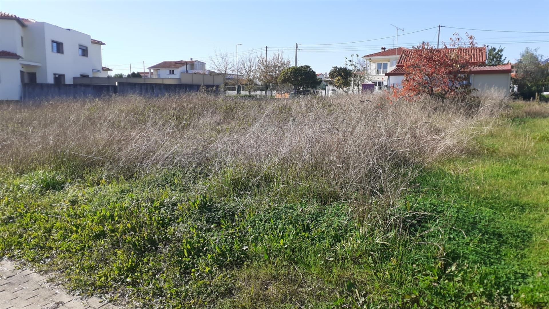 Lote de terreno para construção de moradia a poucos minutos do Fórum Coimbra