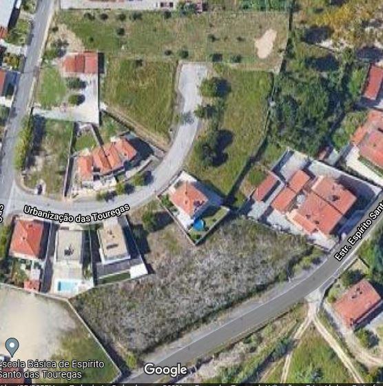 Lote de terreno para construção de moradia a poucos minutos do Fórum Coimbra