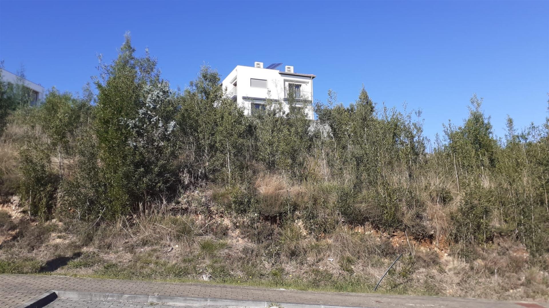 Lote de terreno para construção de moradia a poucos minutos do Fórum Coimbra