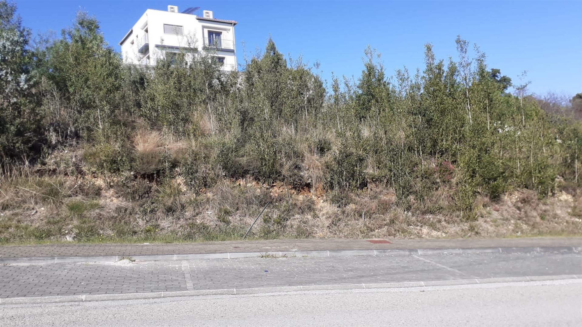 Lote de terreno para construção de moradia a poucos minutos do Fórum Coimbra