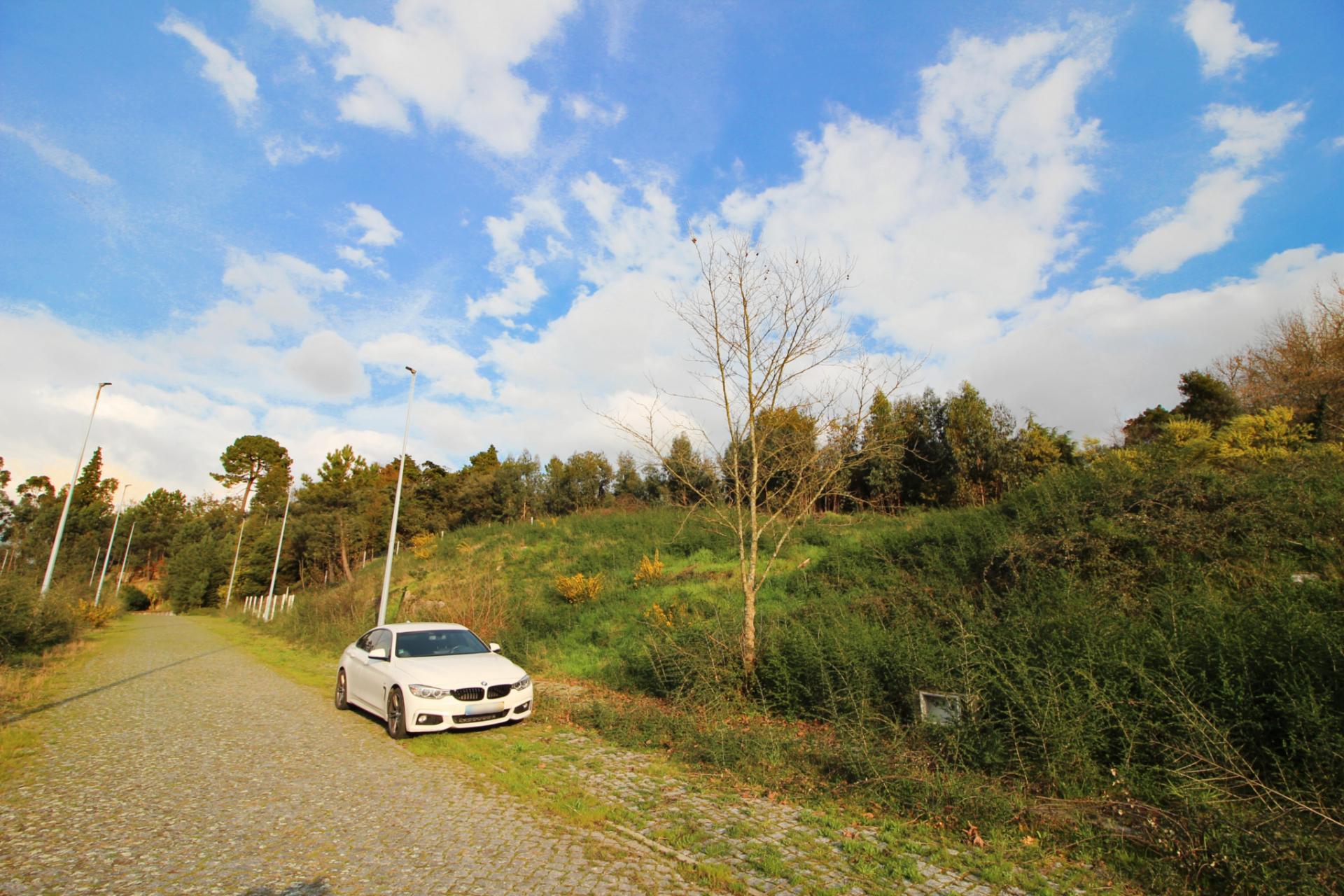 Lote de Terreno com 395 m2 junto ao Hotel de Guimarães