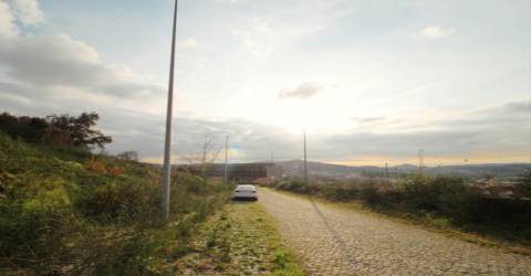 Lote de Terreno com 395 m2 junto ao Hotel de Guimarães