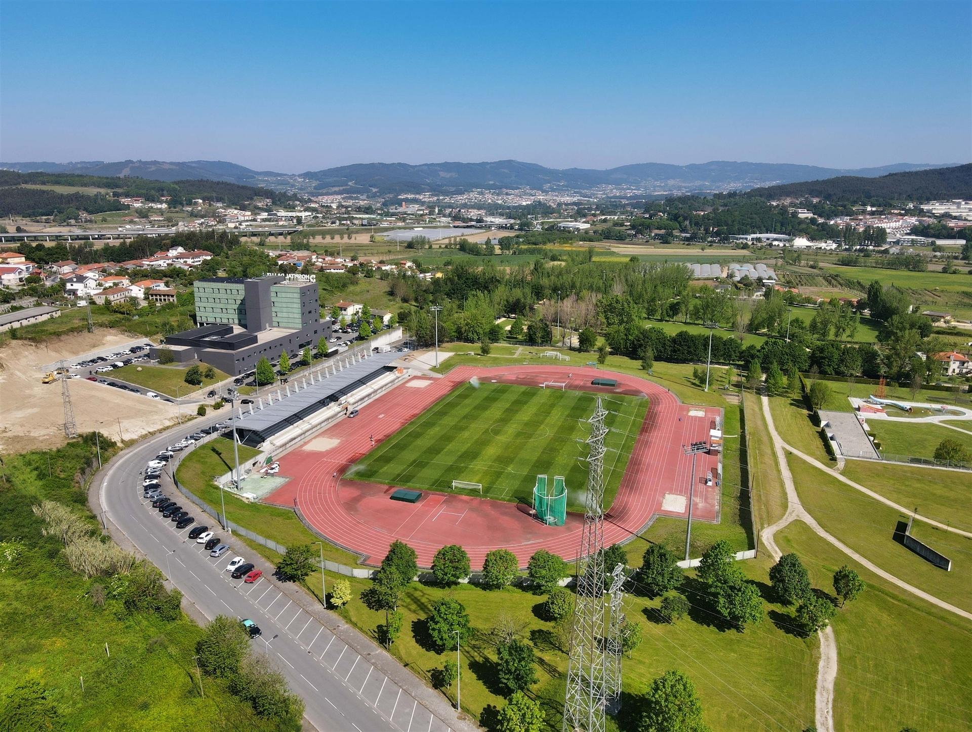 Terreno com projeto aprovado junto à Cidade Desportiva