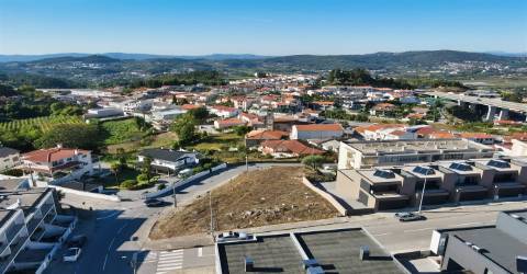 Lote de terreno em Mesão Frio.