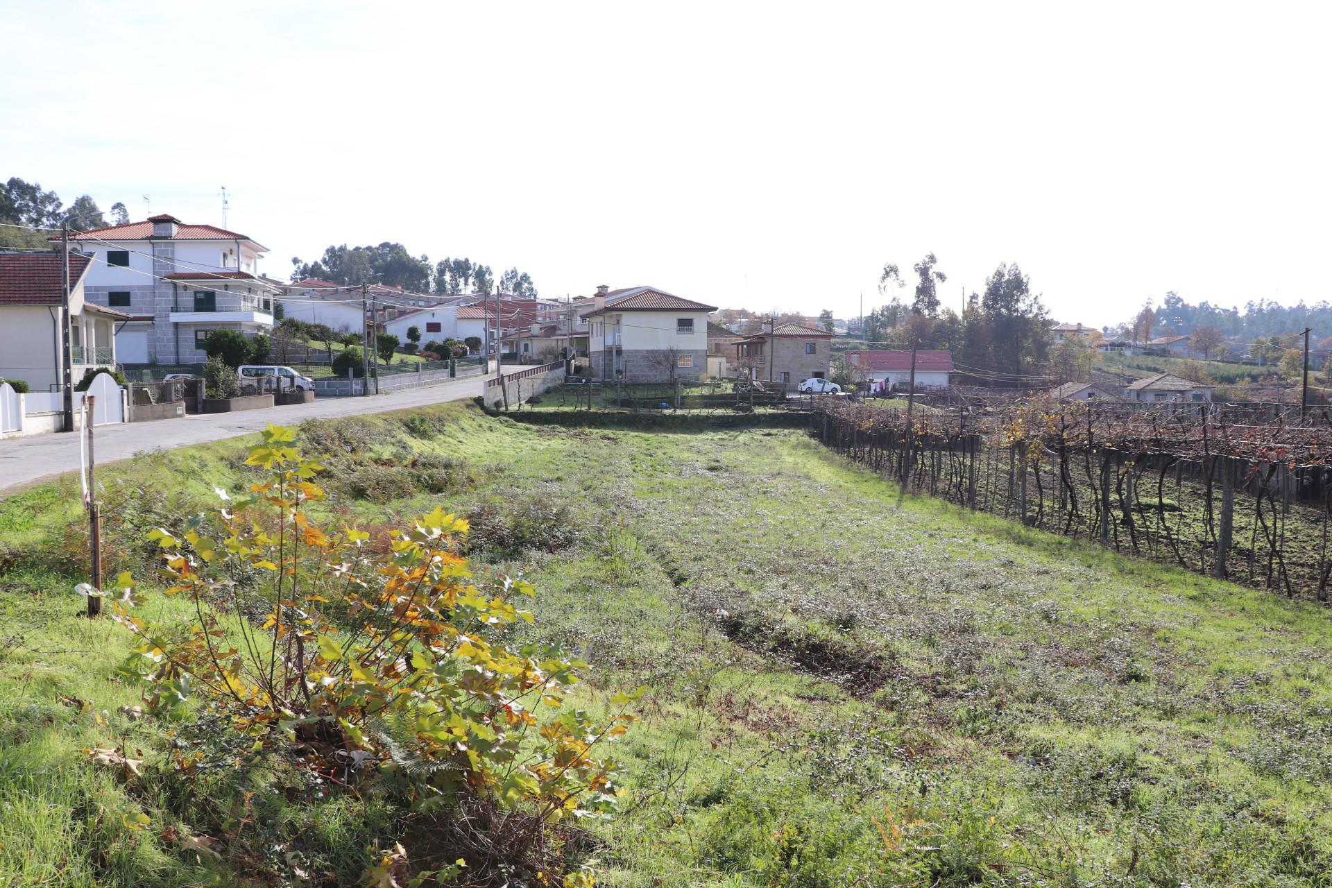 Terreno  Venda em Lustosa e Barrosas (Santo Estêvão),Lousada