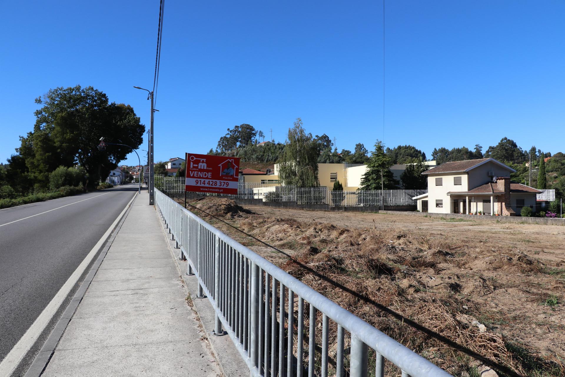 Terreno Para Construção  Venda em Lustosa e Barrosas (Santo Estêvão),Lousada