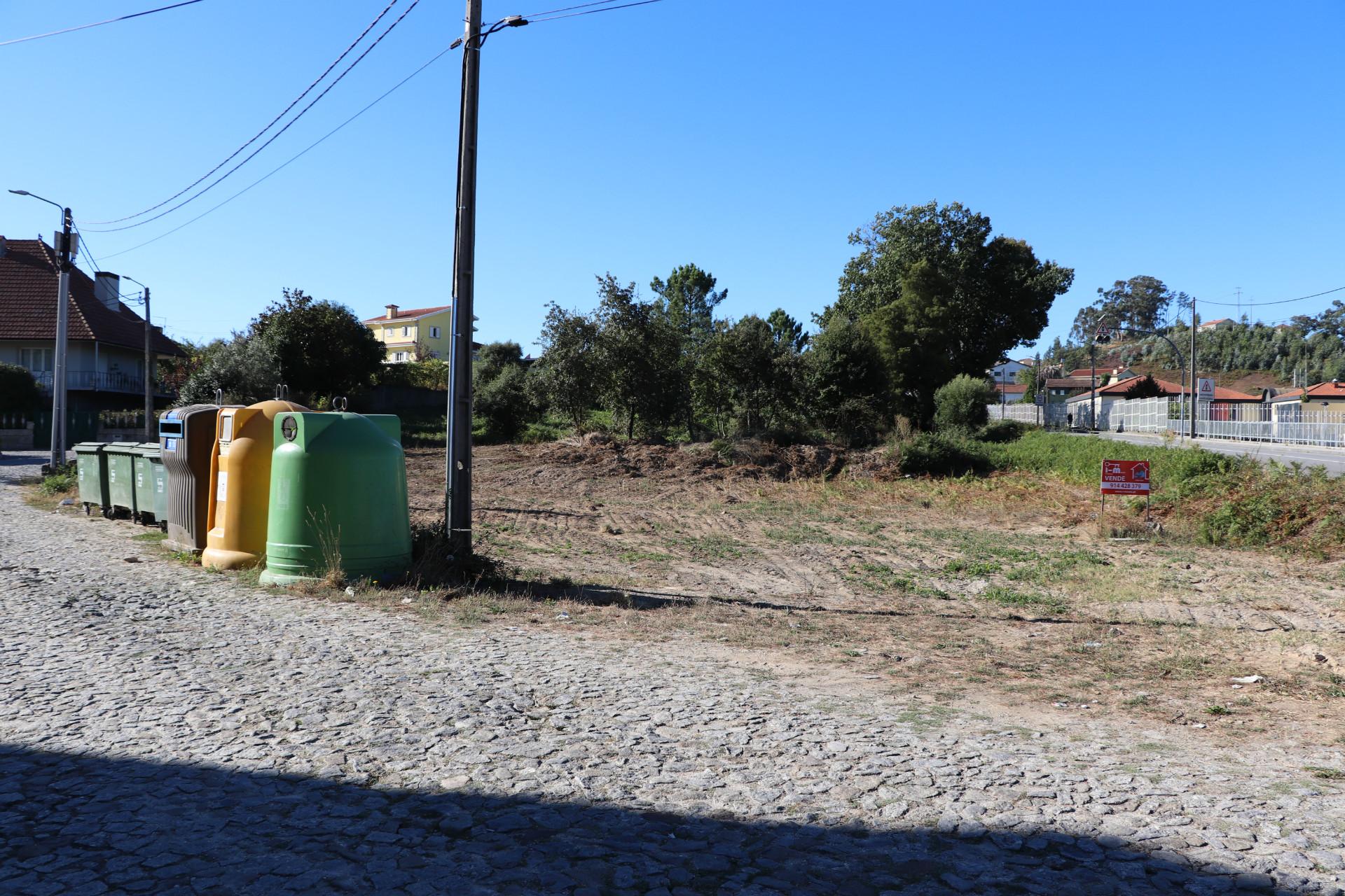 Terreno Para Construção  Venda em Lustosa e Barrosas (Santo Estêvão),Lousada