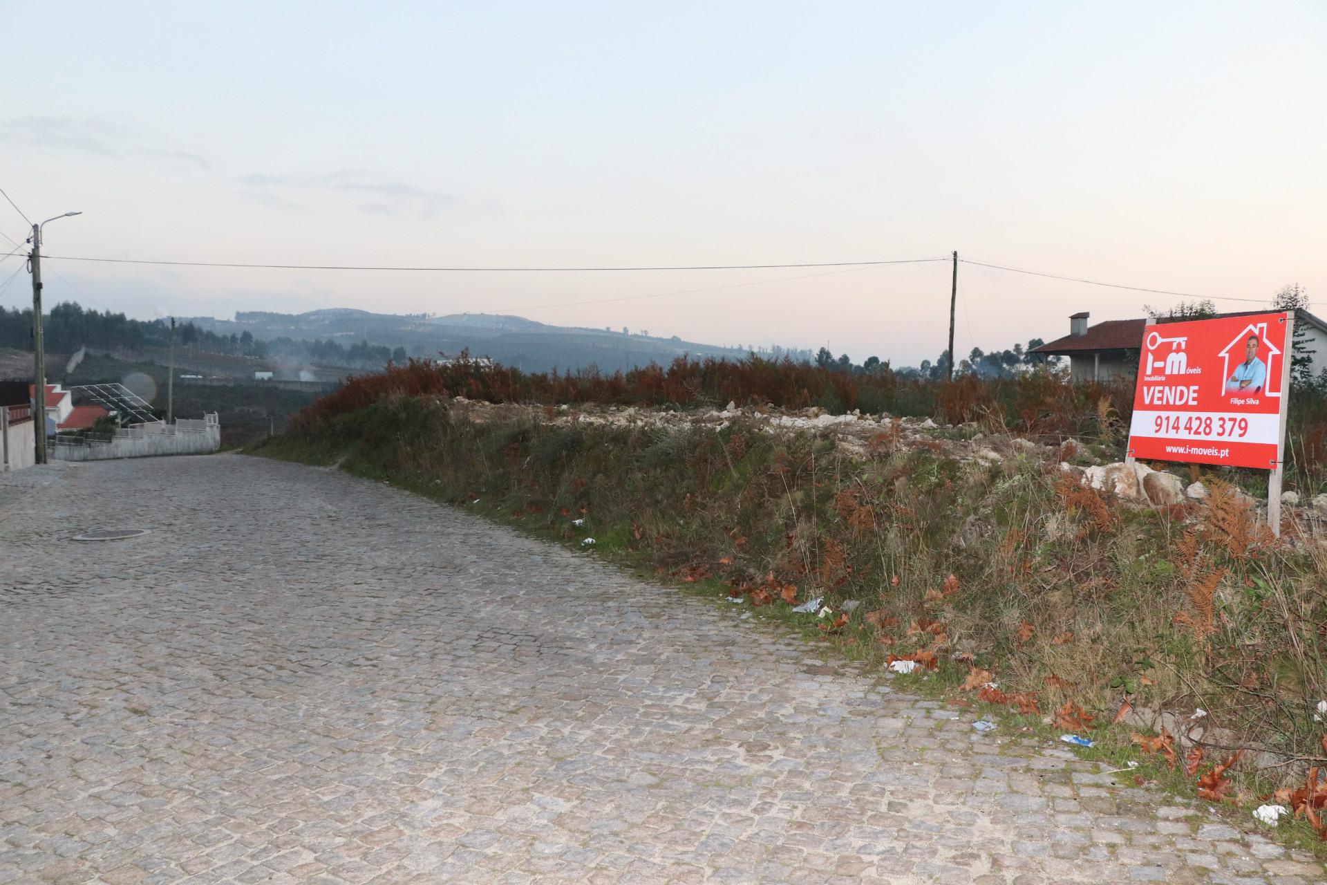 Terreno Para Construção  Venda em Lustosa e Barrosas (Santo Estêvão),Lousada