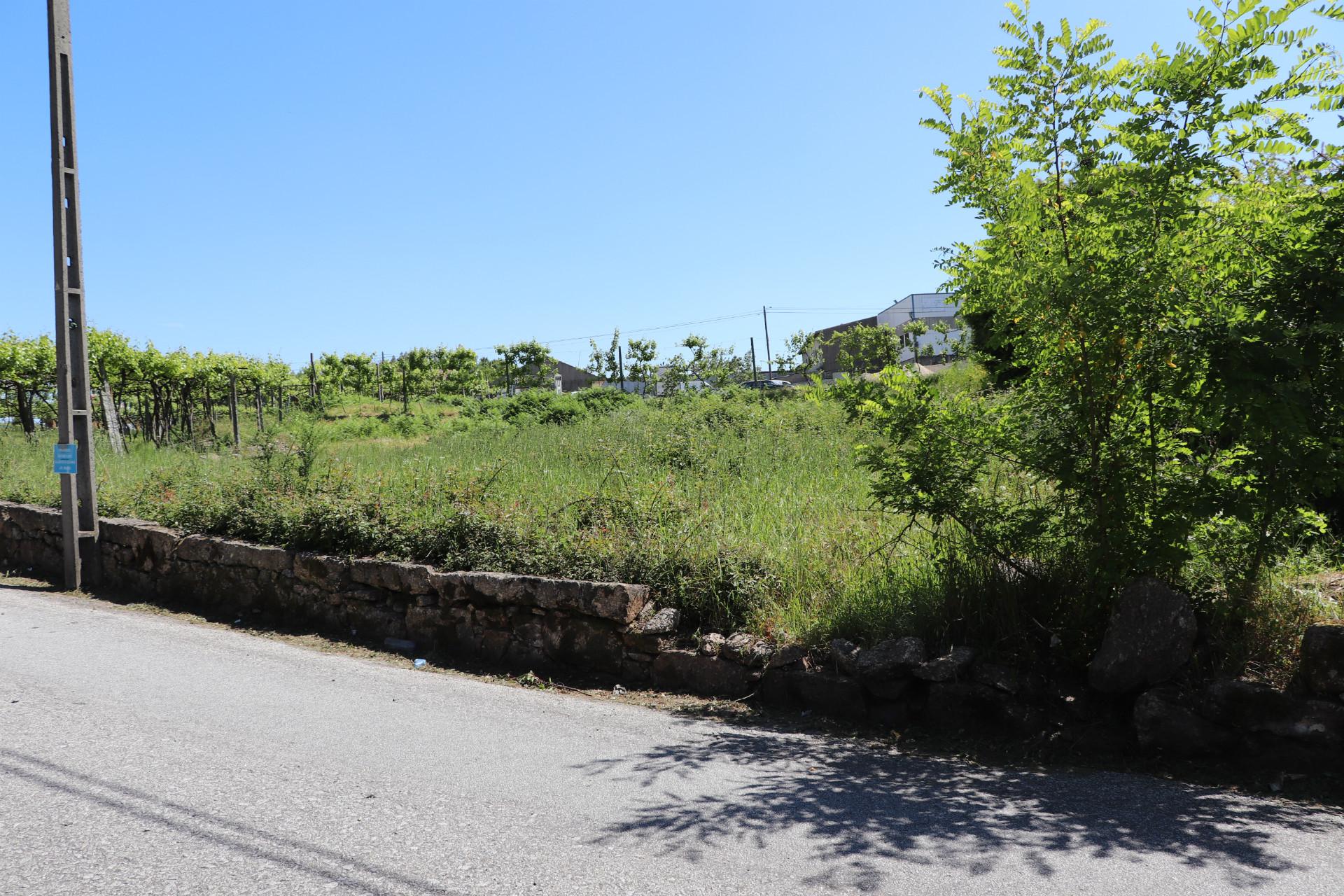 Lote de Terreno  Venda em Lustosa e Barrosas (Santo Estêvão),Lousada