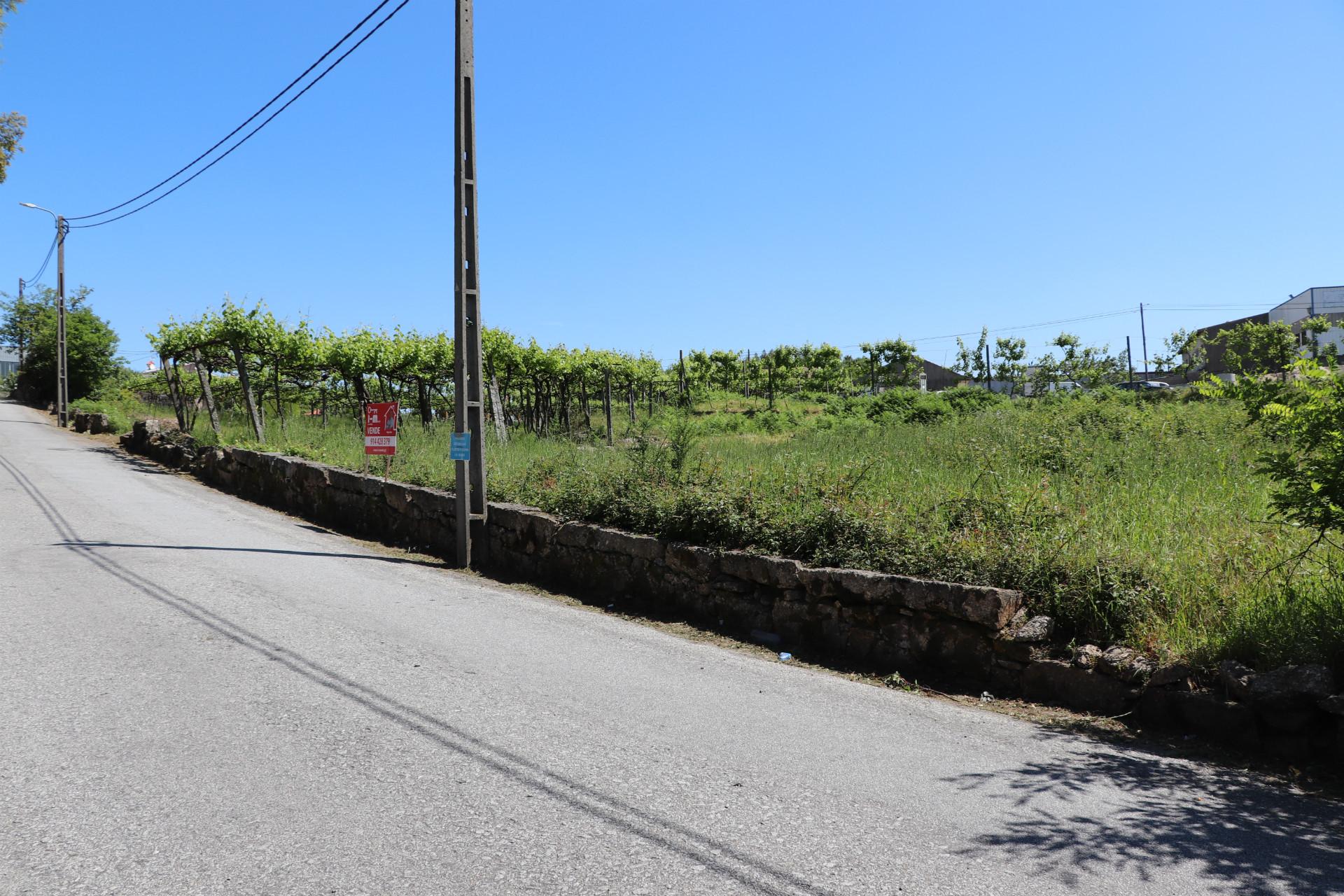 Lote de Terreno  Venda em Lustosa e Barrosas (Santo Estêvão),Lousada